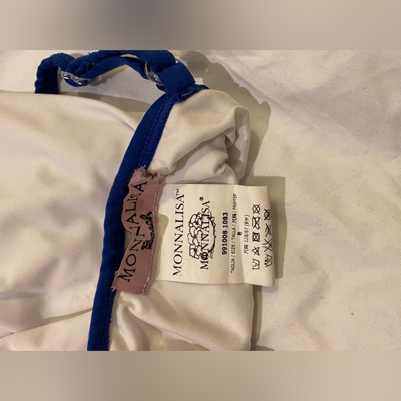 Girl beautiful swim wear - Picture 2 of 3